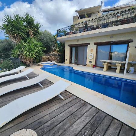 Gozo Island Escape Sleeps 4 With Private Bathroom Ghajn il-Kbira  Екстериор снимка