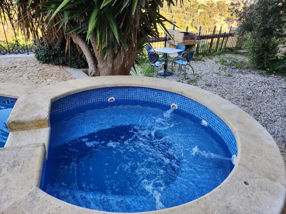 Gozo Island Escape Sleeps 4 With Private Bathroom Ghajn il-Kbira  Екстериор снимка
