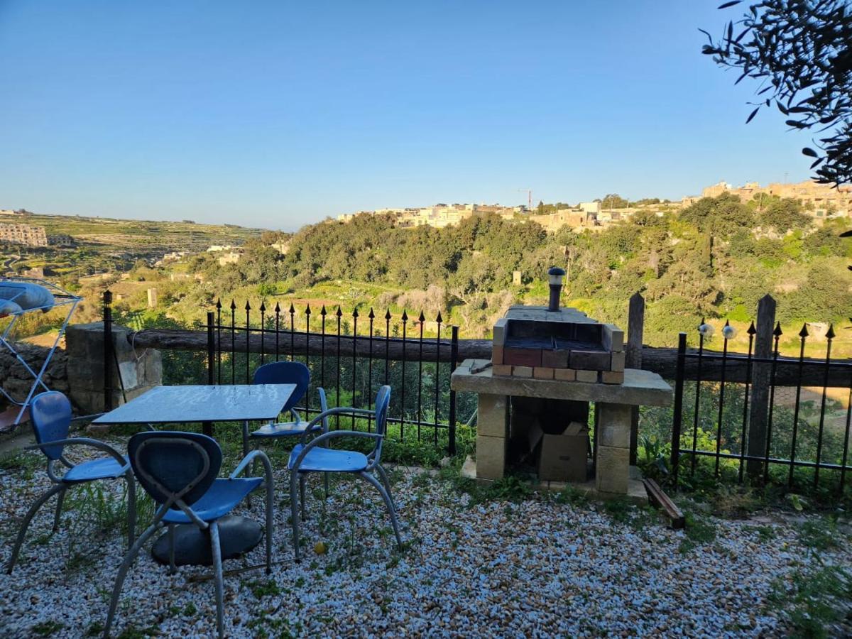 Gozo Island Escape Sleeps 4 With Private Bathroom Ghajn il-Kbira  Екстериор снимка