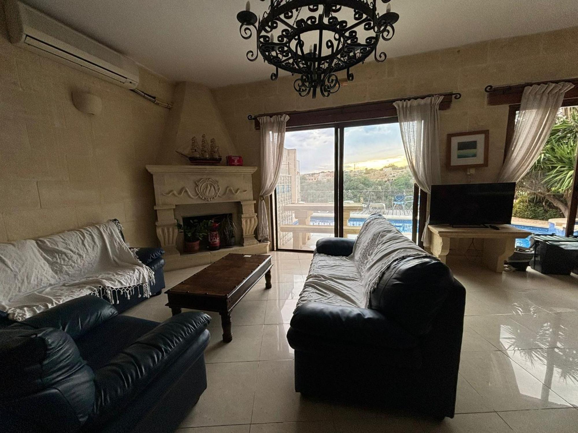 Gozo Island Escape Sleeps 4 With Private Bathroom Ghajn il-Kbira  Екстериор снимка
