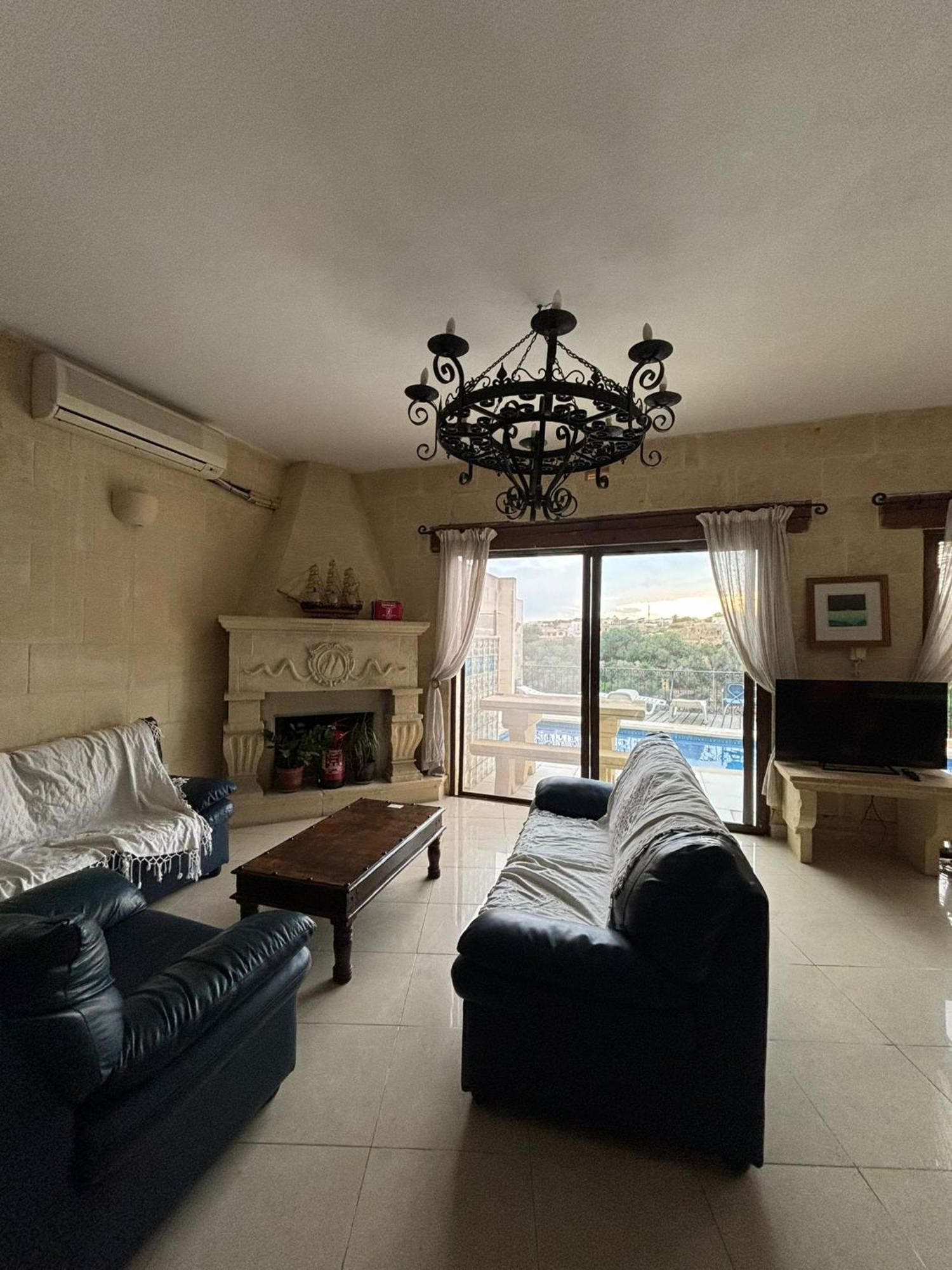 Gozo Island Escape Sleeps 4 With Private Bathroom Ghajn il-Kbira  Екстериор снимка