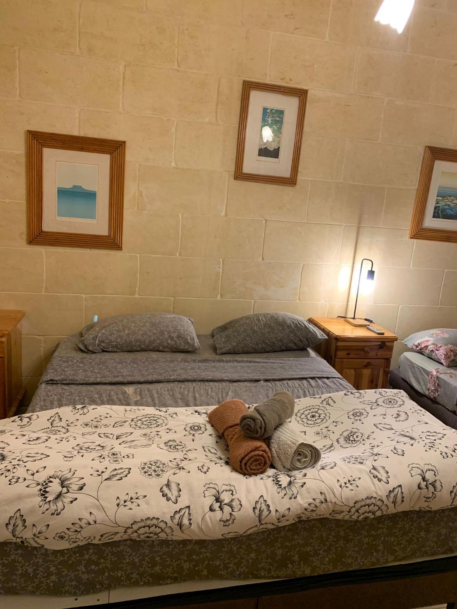 Gozo Island Escape Sleeps 4 With Private Bathroom Ghajn il-Kbira  Екстериор снимка