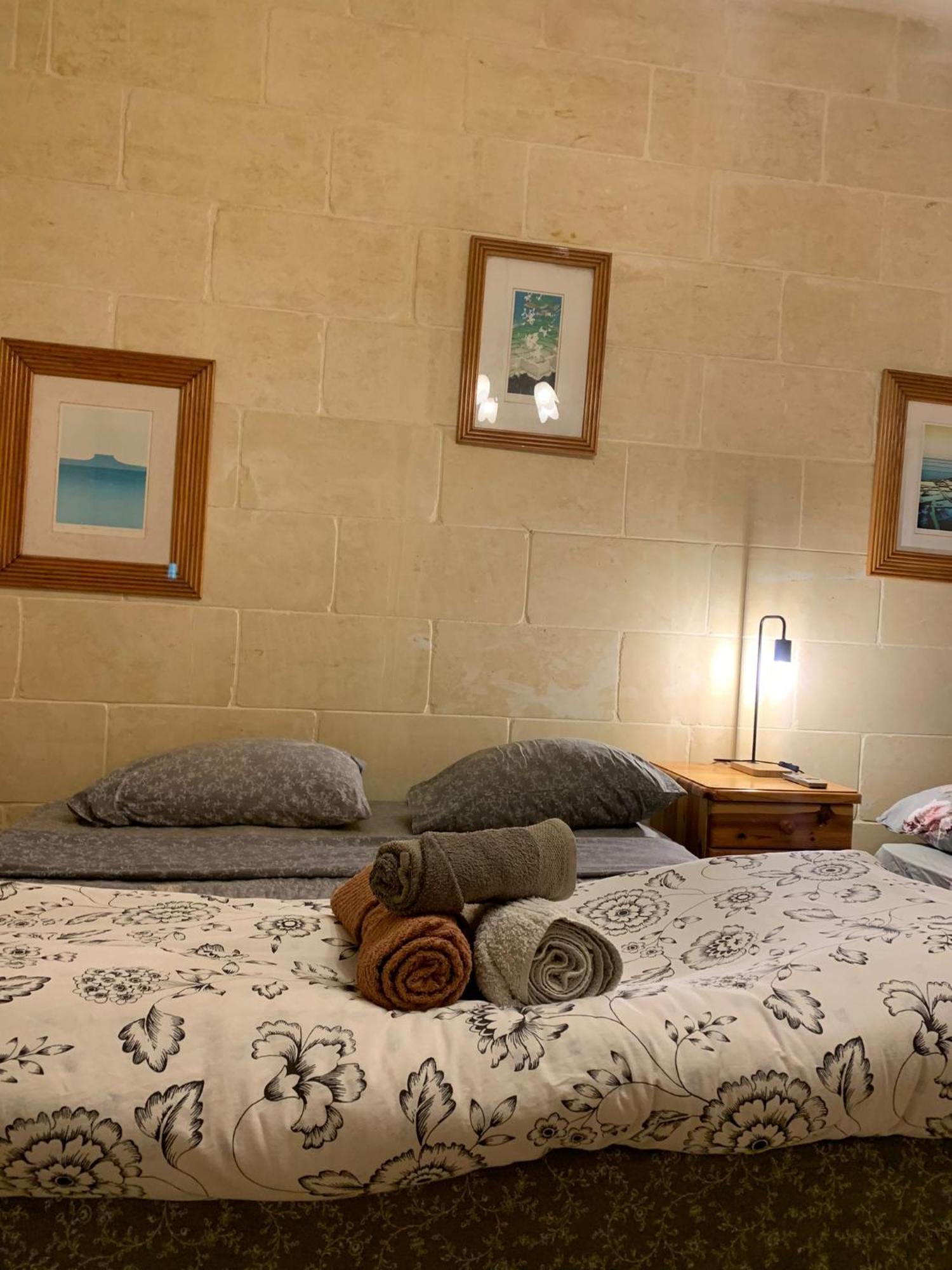 Gozo Island Escape Sleeps 4 With Private Bathroom Ghajn il-Kbira  Екстериор снимка
