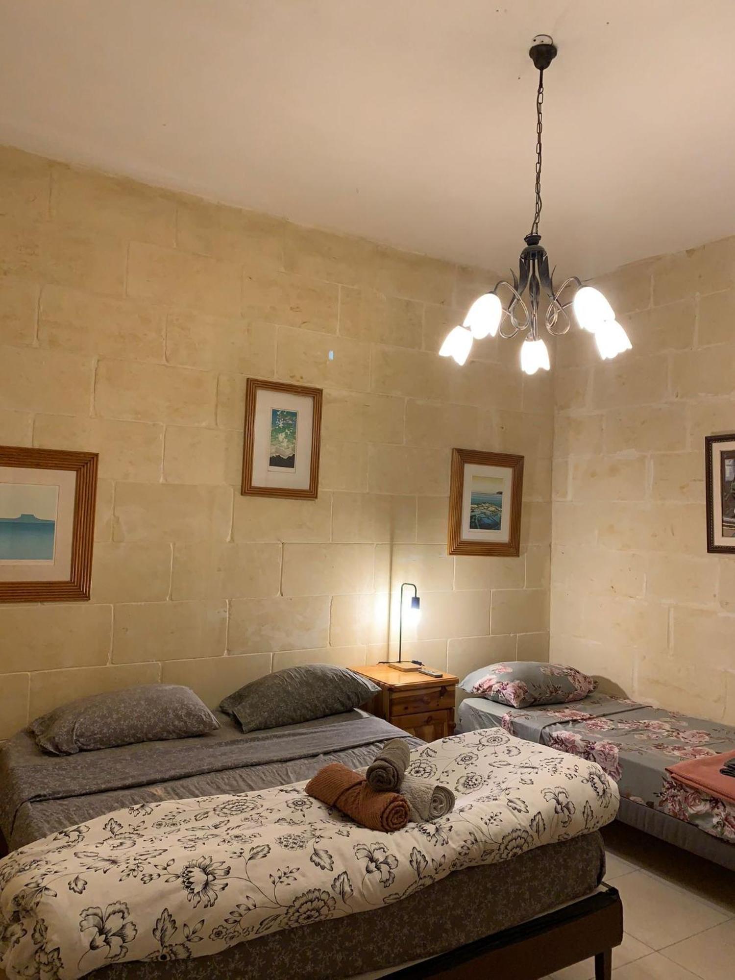 Gozo Island Escape Sleeps 4 With Private Bathroom Ghajn il-Kbira  Екстериор снимка