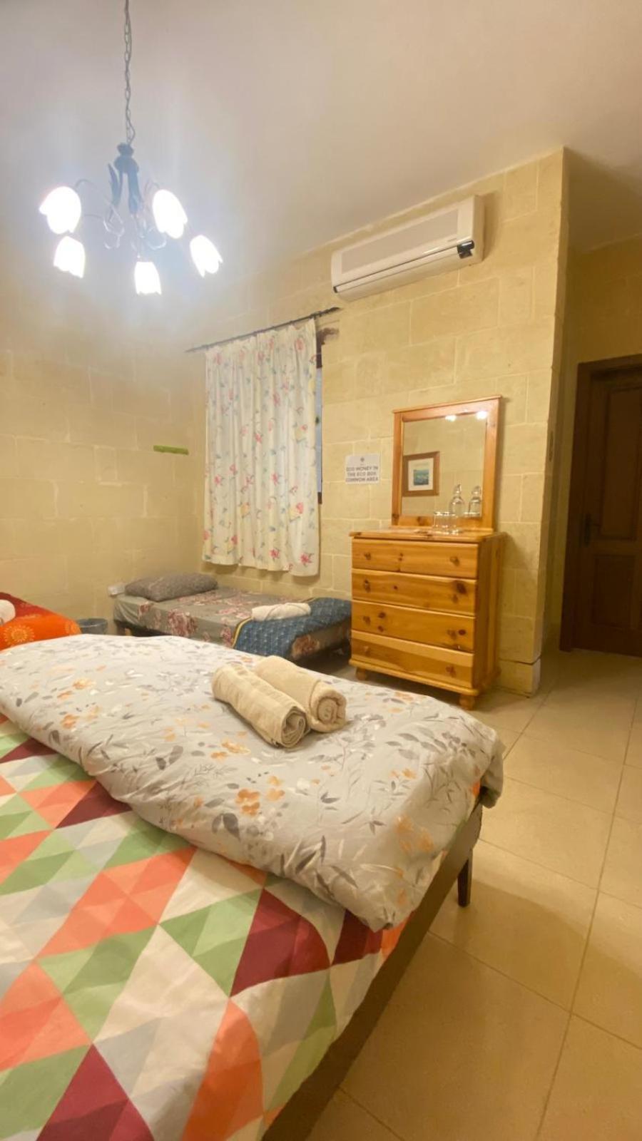 Gozo Island Escape Sleeps 4 With Private Bathroom Ghajn il-Kbira  Екстериор снимка